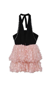 ÄRMELLOSES NECKHOLDERKLEID MIT ROSA BLUMEN IN SCHWARZ